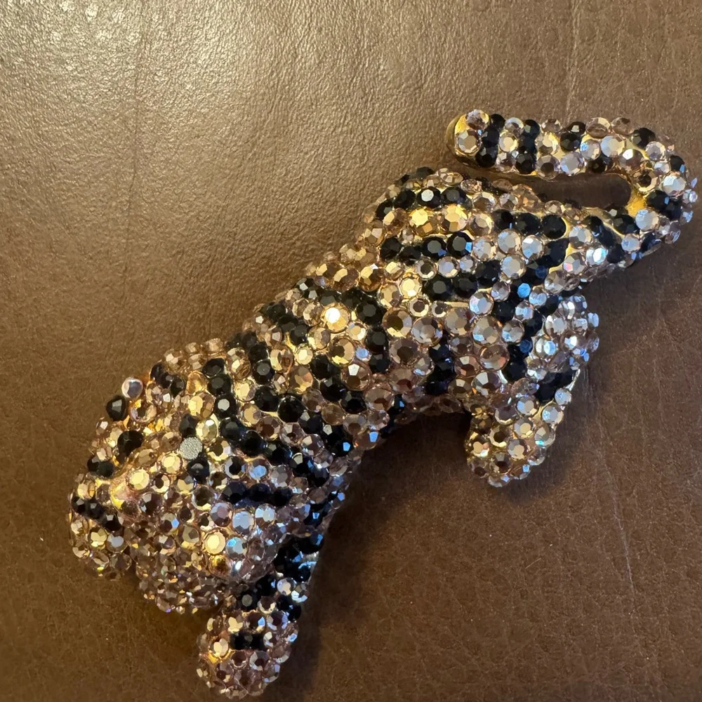 VTG gold tone articulated black & champagne rhinestone detailed tiger brooch